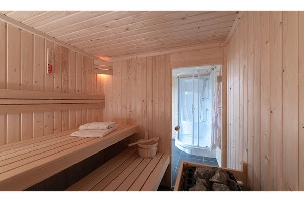 Wellness - Villa in Zeeland met Jacuzzi en Sauna in Colijnsplaat (5)
