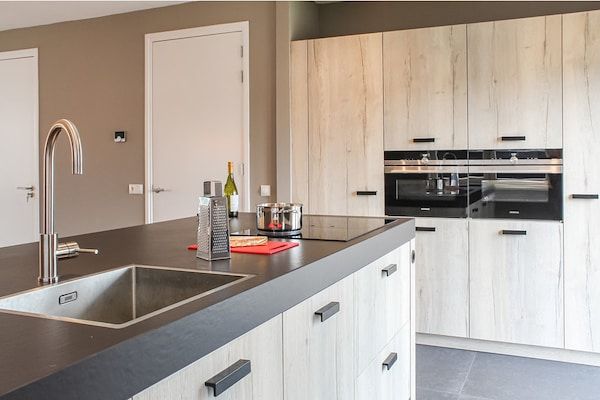 Keuken - Villa met tuin, op vakantiepark aan het water in Idskenhuizen (3)
