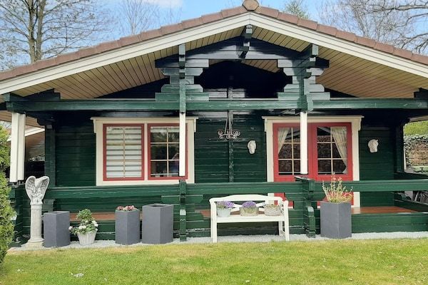 Buitenkant - Bungalow met omheinde tuin op de Veluwe in Hulshorst (1)
