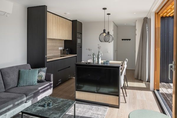 Woonkamer - Lodge bij Brouwersdam & Noordzeestrand in Scharendijke (2)