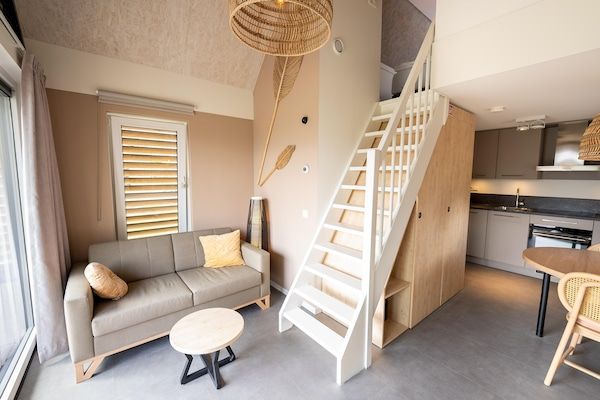 Woonkamer - Tiny House in Breskens bij het Strand in Breskens (2)
