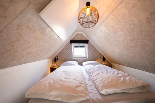 Slaapkamer - Tiny House in Breskens bij het Strand in Breskens (4)