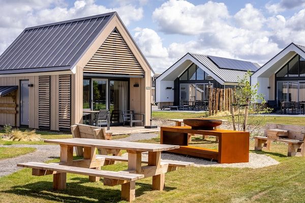 Buitenkant - Tiny House in Breskens bij het Strand in Breskens (1)
