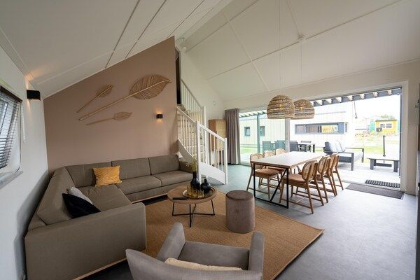 Woonkamer - Villa in Breskens dicht bij het strand in Breskens (2)
