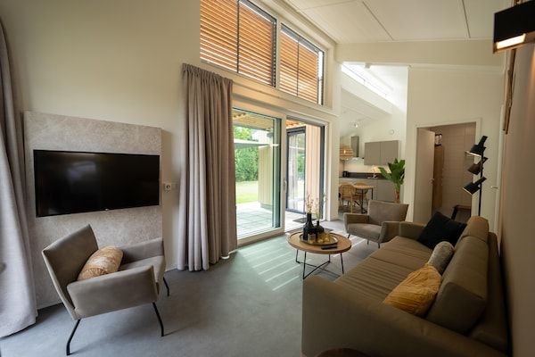 Woonkamer - Villa in Breskens bij het Strand in Breskens (1)