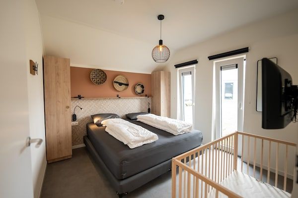 Slaapkamer - Villa in Breskens vlakbij het strand in Breskens (4)