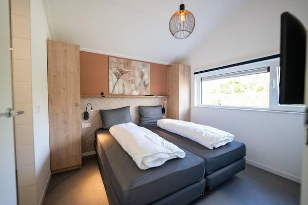 Slaapkamer - Villa in Breskens bij het Strand in Breskens (4)