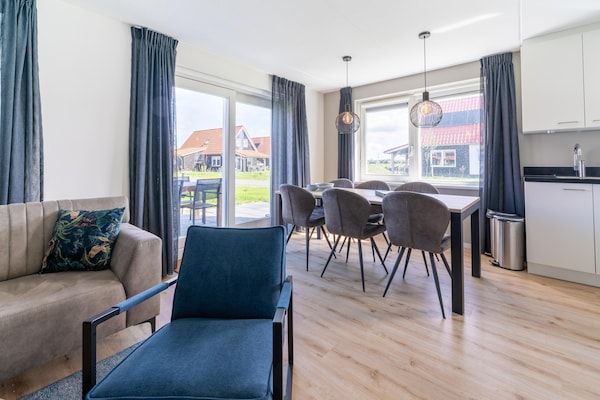 Eetkamer - Luxe verblijf met sauna en tuin in Scherpenisse (4)