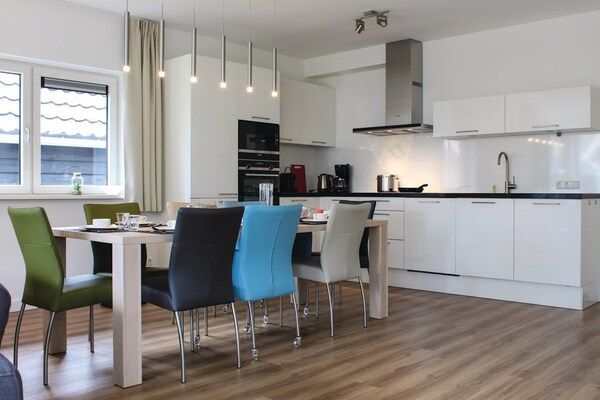 Keuken - Villa in Friesland met Sauna en Bubbelbad in Idskenhuizen (3)