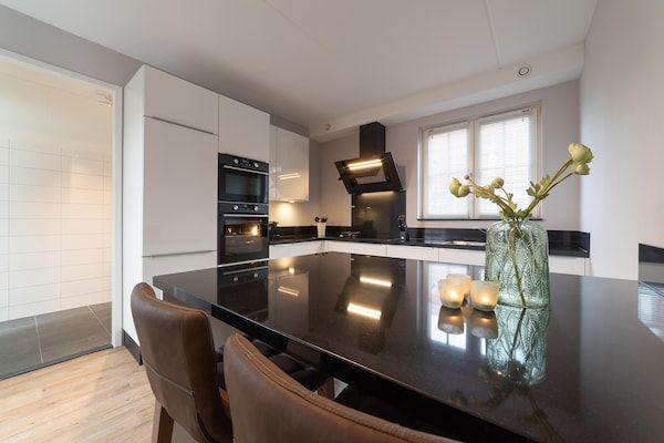 Keuken - Villa in Zeeland bij schone stranden in Colijnsplaat (4)