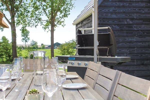 Terras - Villa in Friesland met Sauna en Steiger in Idskenhuizen (5)