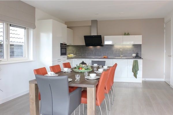Keuken - Villa in Friesland met Aanlegsteiger in Idskenhuizen (3)