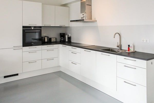Keuken - Villa in Friesland met Steiger en Omheinde Tuin in Idskenhuizen (2)