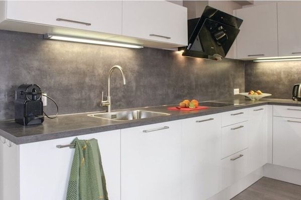 Keuken - Villa in Friesland met Tuin aan Water in Idskenhuizen (5)