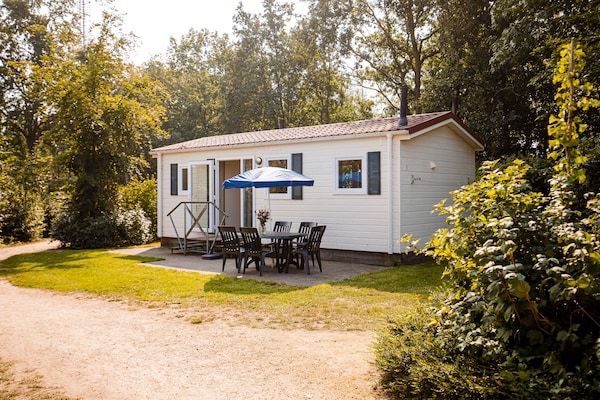 Buitenkant - Chalet aan het water in Leukermeer in Well (3)