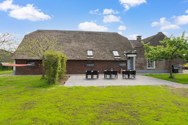 Buitenkant - Boerderij met terras in Montfoort in Montfoort (1)