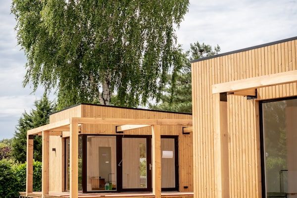 Buitenkant - Luxe Lodge aan de Rijn met Uitzicht in Well (1)