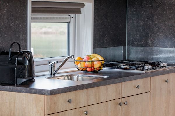 Keuken - Chalet in Duisburg met Strand en Haven in Well (3)