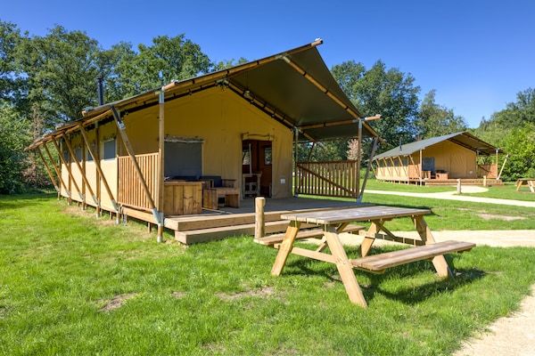 Buitenkant - Chique glamping-uitje met zwembad in Dalfsen (1)
