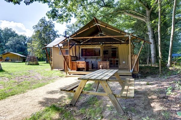 Buitenkant - Glampingtent in Tranquil Park in Dalfsen (1)