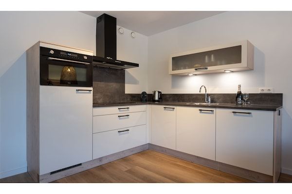 Keuken - Luxe Appartement in Kamperland in Kamperland (3)