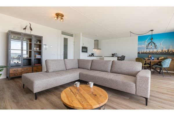 Woonkamer - Appartement op Tholen bij Oosterschelde in Scherpenisse (2)