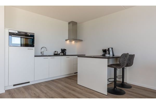 Keuken - Appartement op Tholen bij Oosterschelde in Scherpenisse (3)