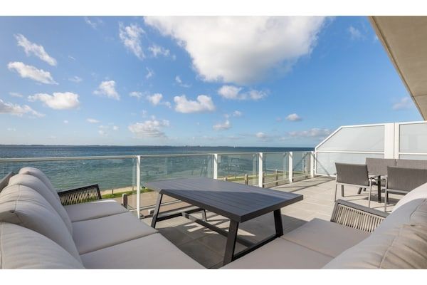 Terras - Appartement op Tholen bij Oosterschelde in Scherpenisse (1)