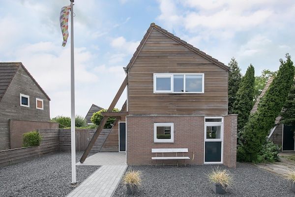 Buitenkant - Grou-uitje met fietsen en bubbelbad in Grou (4)