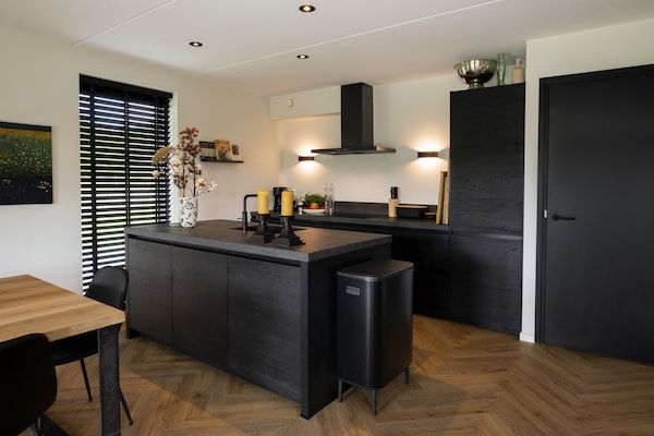 Keuken - Mooie villa aan het water in Friesland in Sint Nicolaasga (4)