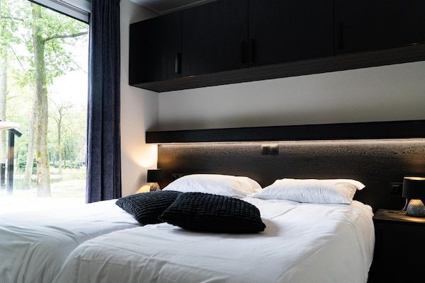 Slaapkamer - Elegant landchalet in Gelders in Hoenderloo (4)