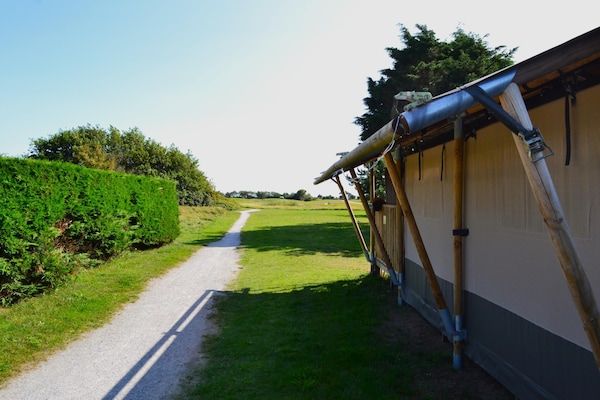Buitenkant - Safaritent in Nederland bij Duinen & Zee in Hollum (5)