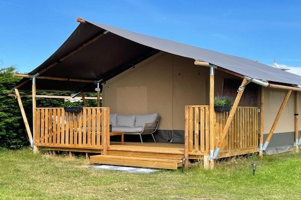 Buitenkant - Safaritent in Nederland bij Duinen & Zee in Hollum (1)