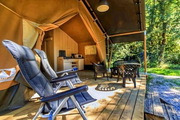 Woonkamer - Safaritent in Nederland bij Duinen & Zee in Hollum (3)