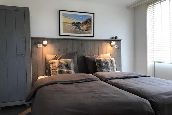 Slaapkamer - Vakantiehuis op Ameland bij Golfbaan in Hollum (5)