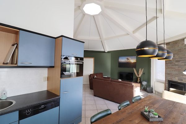Woonkamer - Vakantiehuis op Ameland bij Golfbaan in Hollum (3)