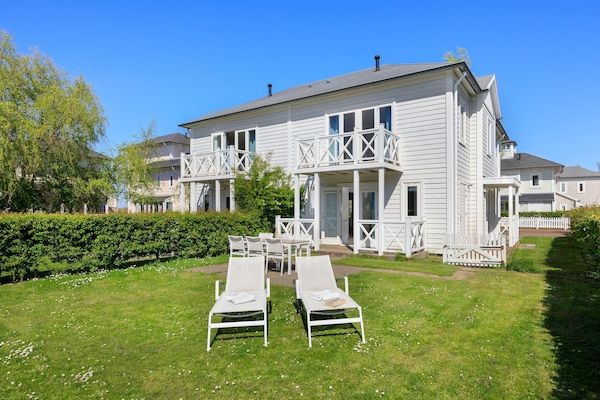 Buitenkant - Villa in Hellevoetsluis bij Noordzeestrand in Hellevoetsluis (1)