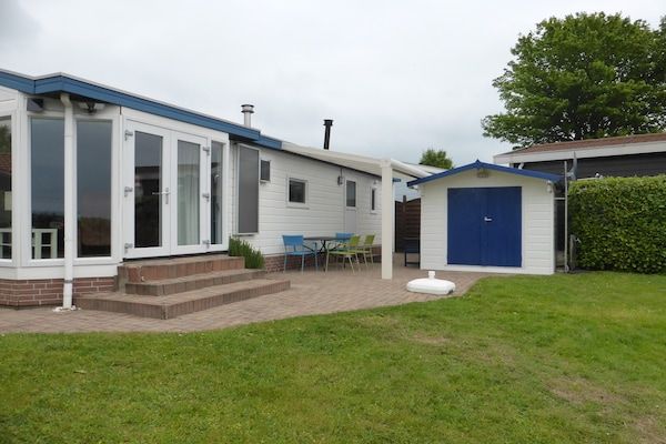 Buitenkant - Chalet Retreat in een groene omgeving in Lathum (5)