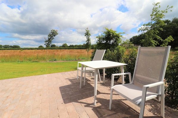 Terras - Unieke natuurlodge met terrastuin in Drenthe (5)