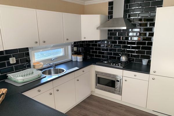 Keuken - Vakantiehuis aan de recreatieplas in Lathum (2)