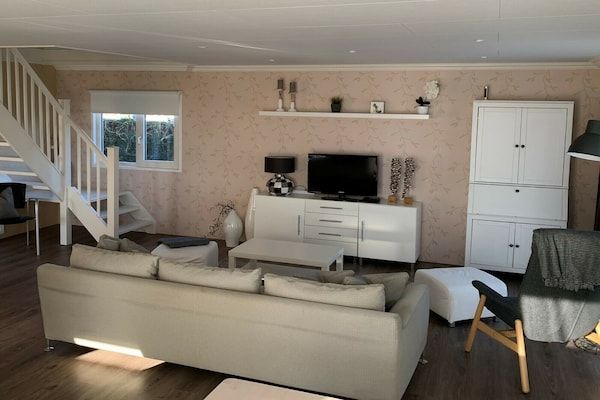 Woonkamer - Vakantiehuis aan de recreatieplas in Lathum (1)