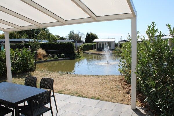 Terras - Modern chalet met vaatwasser in Lathum in Lathum (5)