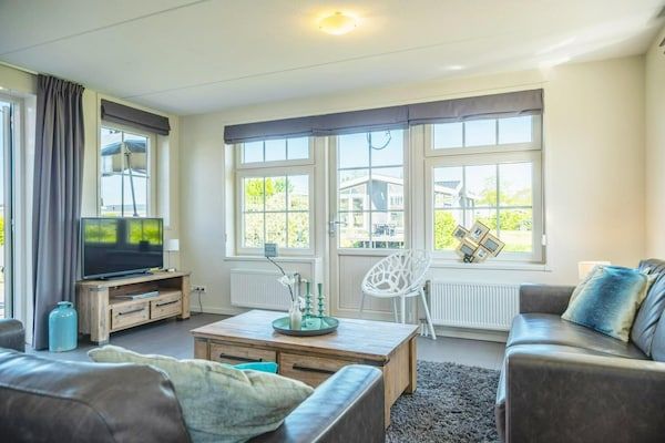 Woonkamer - Charmant Saunahuis Nabij Alkmaar in West-Graftdijk (3)