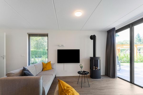 Woonkamer - Vakantiehuis in Lochem met Tuinzicht in Lochem (2)