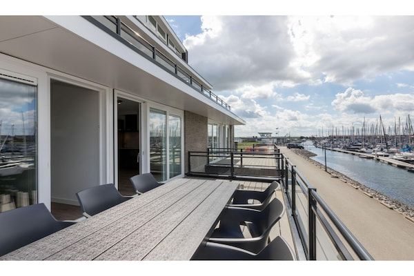 Uitzicht - Appartement bij Sint-Annaland Marina in St. Annaland (4)