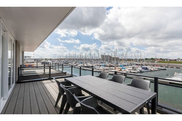 Terras - Appartement bij Sint-Annaland Marina in St. Annaland (3)