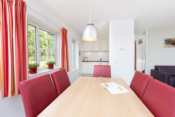 Eetkamer - Charmante schuilplaats nabij het bos in Hellendoorn (3)