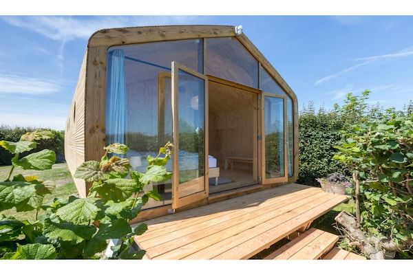 Terras - Tiny House bij de Oranjezon Duinen in Vrouwenpolder (2)