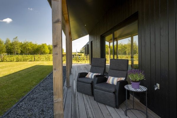 Terras - Villa in Friesland met tuin en terras in Sint Nicolaasga (3)