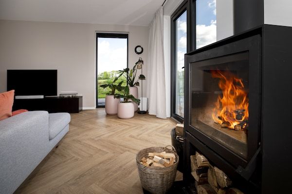 Woonkamer - Prachtige villa met ruime tuin in Sint Nicolaasga (5)
